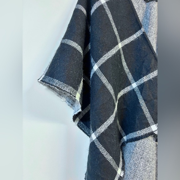 Ralph Lauren Plaid Black & White Women's Poncho Wrap Sweater Shawl - Picture 3 of 5